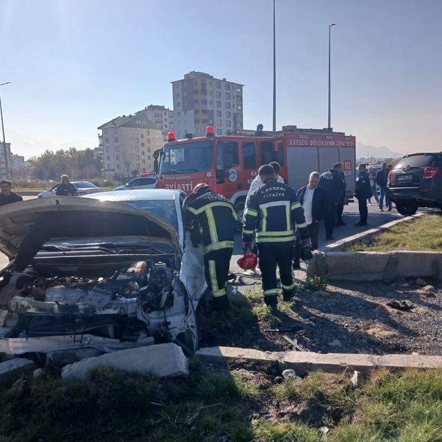 Kayseri'de iki otomobil çarpıştı: 5 yaralı