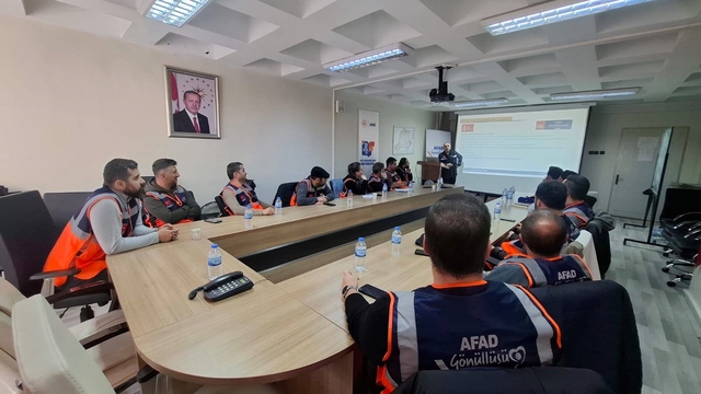 Bayburt'ta MEB AKUB ekiplerine destek AFAD gönüllüsü eğitimi başladı