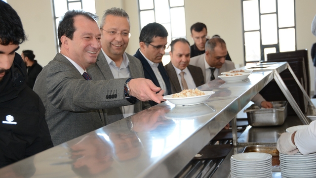 Dicle Üniversitesi Rektörü Prof. Dr. Eronat öğrencilerle bir araya geldi