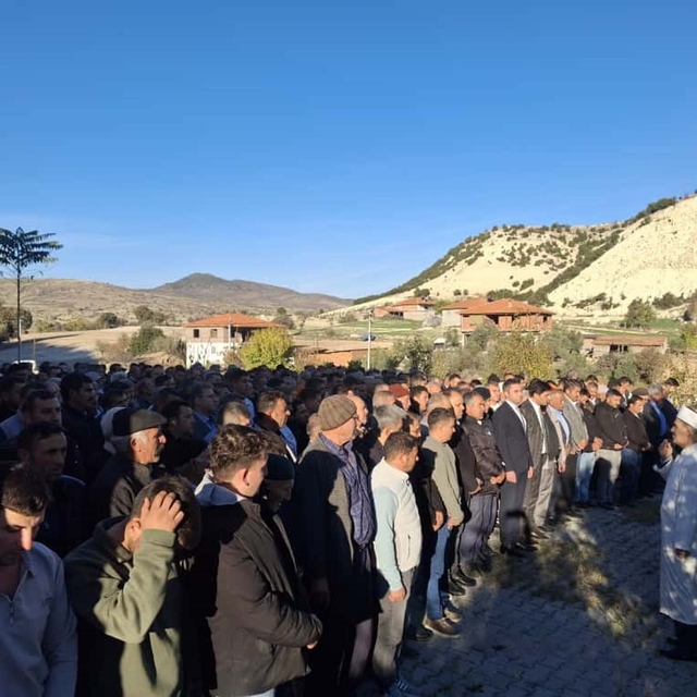 Devrilen traktörün sürücüsü Elvan, kazadan 1 gün sonra öldü (2)