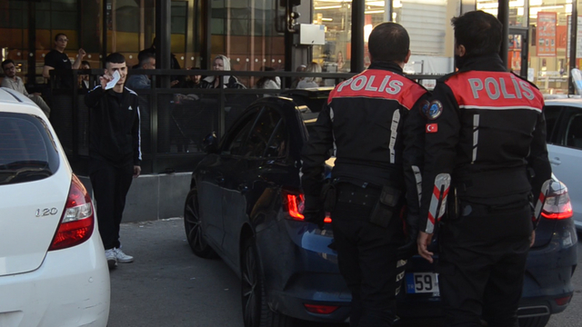 'Dur' ihtarından kaçan sürücü kafede yakalandı