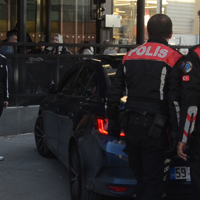 'Dur' ihtarından kaçan sürücü kafede yakalandı