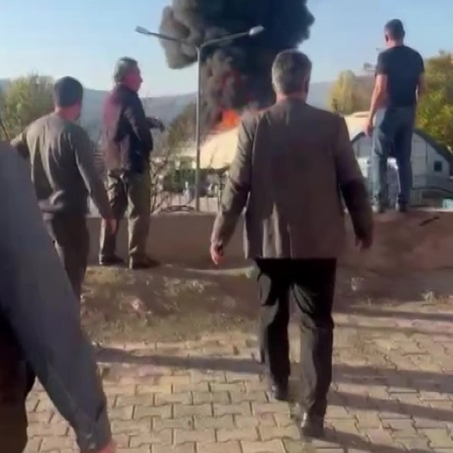 Amasya'da plastik malzeme dolu depo yandı, yükselen dumanlar metrelerce öte...