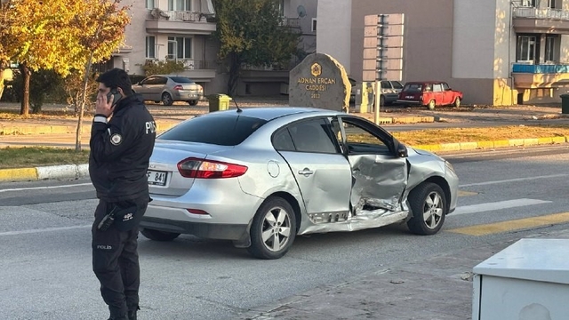 Erzincan'da trafik kazası: 2'i çocuk 4 yaralı