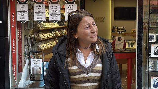 Sokağın maskotu "Waffle" ekipler tarafından barınağa götürülünce gözyaşı döktü