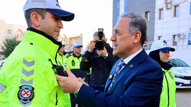Bingöl'de trafik ekiplerine yüz tanıma sistemine sahip 90 yaka kamerası tahsis edildi