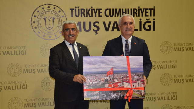 Muş'ta spor kulüplerine malzeme desteğinde bulunuldu