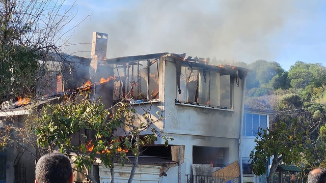 Bursa'da bir ev küle döndü, yanındaki bina hasar gördü