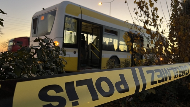 Otobüsteki tartışmada bıçaklanan genç ağır yaralandı