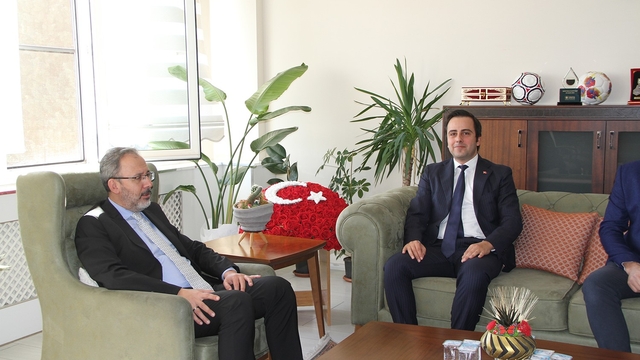 AK Partili Kasapoğlu: "Kula'da hem spor altyapısının hem de gençlik çalışmalarının güçlendirilmesi adına iş birliğimiz sürecek"