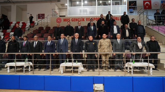 Muş'ta 35 amatör spor kulübüne 2 milyon TL malzeme desteği