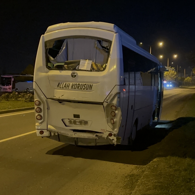 Bolu'da işçileri taşıyan 3 midibüs çarpıştı: 11 yaralı