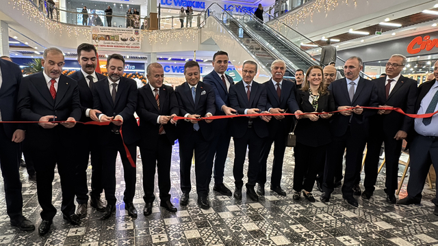 Elazığ'da tutuklu ve hükümlülerin hazırladığı çalışmaların yer aldığı sergi açıldı