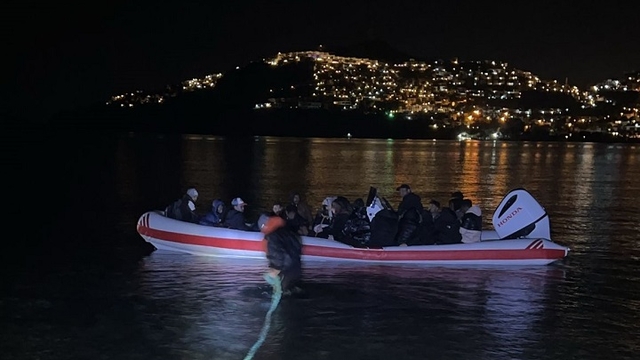 Bodrum'da 30 kaçak göçmen yakalandı, 2 göçmen kaçakçısı gözaltında