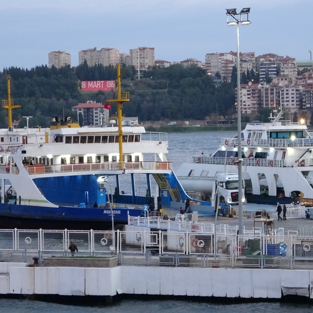 Gökçeada'ya tüm feribot seferleri iptal edildi