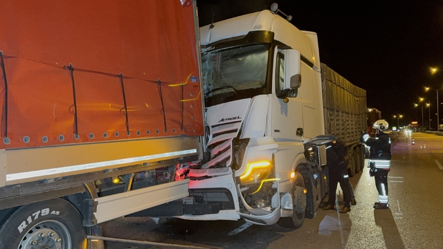 Samsun'da tırlar çarpıştı: 1 yaralı