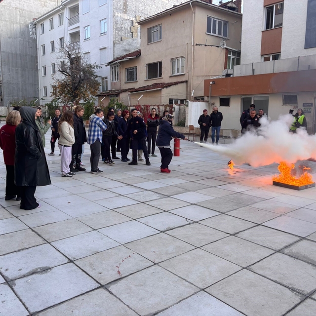 Yurt personeline uygulamalı yangın eğitimi