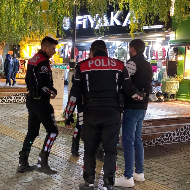 Kütahya'da asayiş uygulamalarında 50 aranan şahıs yakalandı