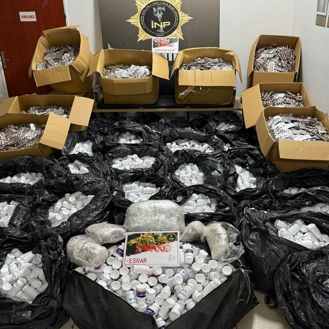 İzmir'de 974 adet uyuşturucu hap ele geçirildi