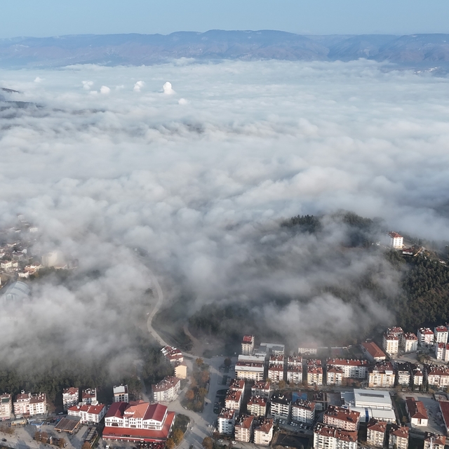 Boyabat güne sis perdesiyle uyandı