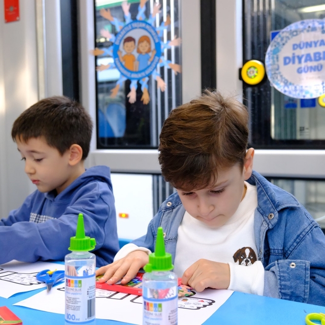 Kocaeli'de diyabetli çocuklar için tramvay süslendi