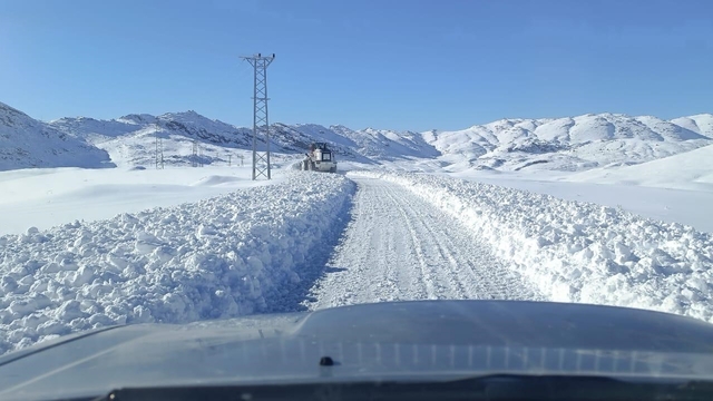 Şırnak'ta kar kalınlığı 1 metreyi aştı