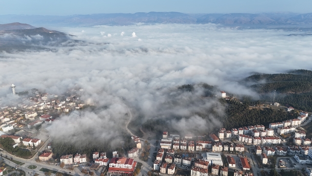 Boyabat güne sis perdesiyle uyandı
