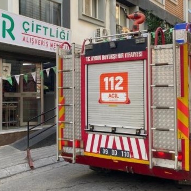 Markette çıkan yangın panikletti