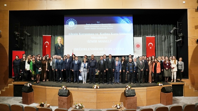 Kadına yönelik şiddetle mücadelede geliştirilen "İzmir Modeli" anlatıldı