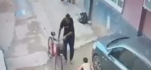 Yasak ilişki cinayeti kamerada: Görüntülere bıçaklama anları yansıdı