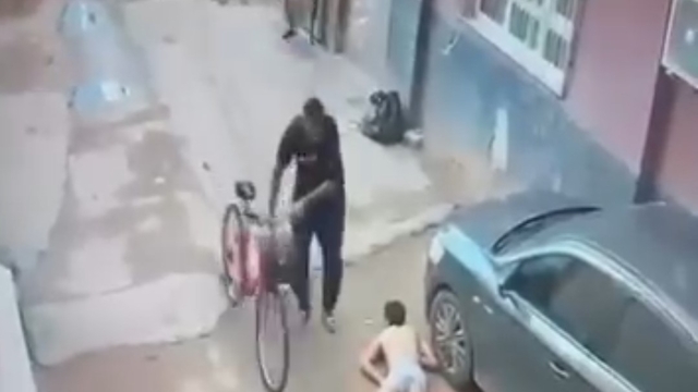 Yasak ilişki cinayeti kamerada: Görüntülere bıçaklama anları yansıdı