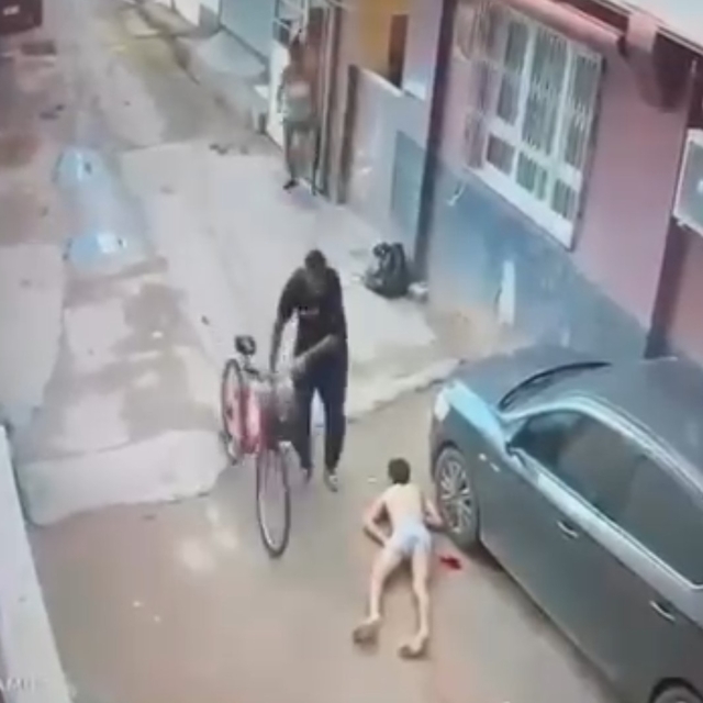 Yasak ilişki cinayeti kamerada: Görüntülere bıçaklama anları yansıdı