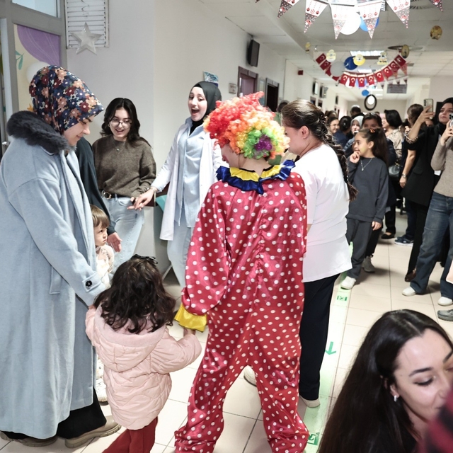 Diyabetli çocuklar için oluşturulan oyun ve terapi odası hizmete girdi