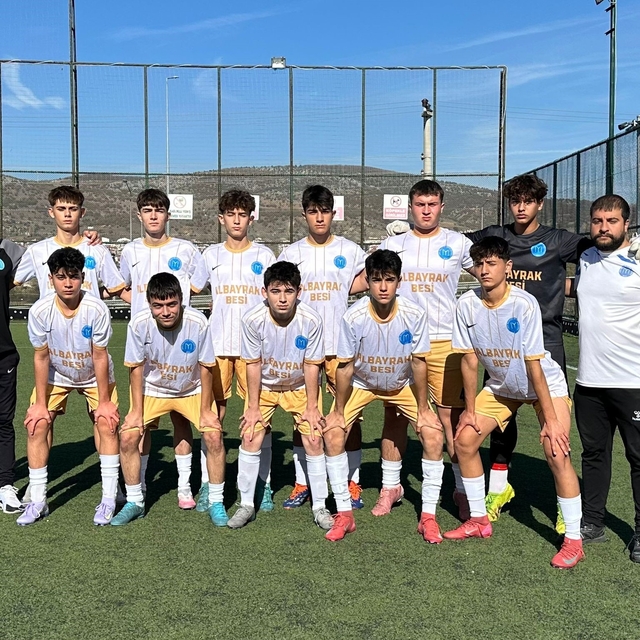 Bilecik U16 Gençler Ligi'nde 3 maçta fileler 20 kez havalandı