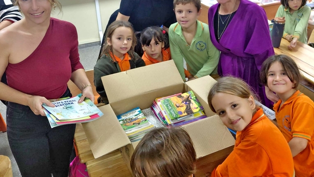 Alaçatı'da ilkokul öğrencilerinden anlamlı dayanışma