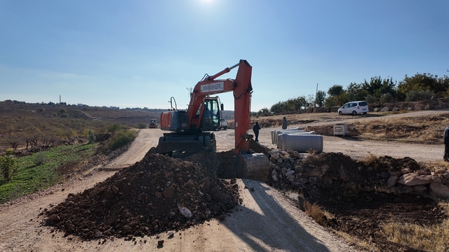 Bozova'da deforme olan yol yenileniyor