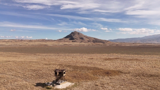 Yüzlerce kuş türüne ev sahipliği yaparken kuraklığa yenik düştü
Bölge halkının geçim kaynağı olan Karataş Gölü'nden geriye kurumuş toprak kaldı
