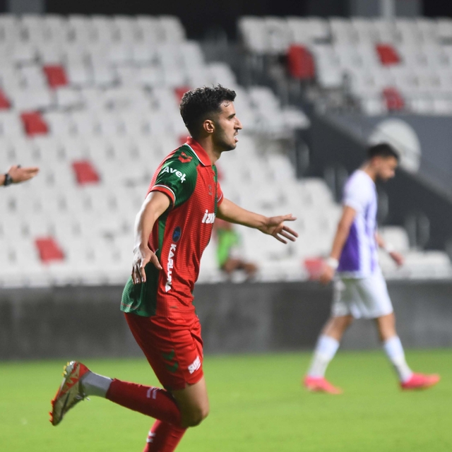 Karşıyaka'da Onur kulübede