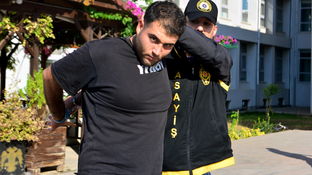 Eşi cezaevinde olan kız kardeşinin sevgilisini öldürdü