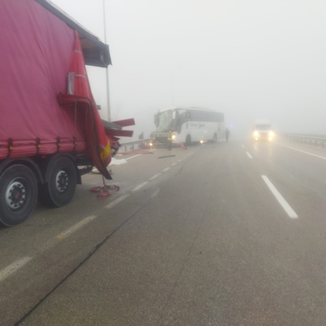 Erzurum'da yoğun sis kazaya sebep oldu
