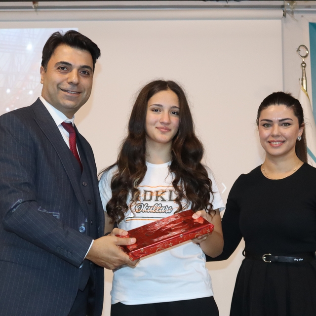 Avrupa'nın zirvesi, 15 yaşındaki Esmira'nın
İzmirli Esmira'nın hedefi olimp...