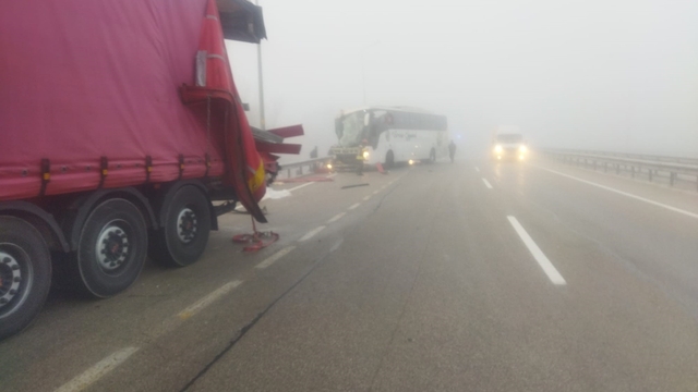 Erzurum'da yoğun sis kazaya sebep oldu