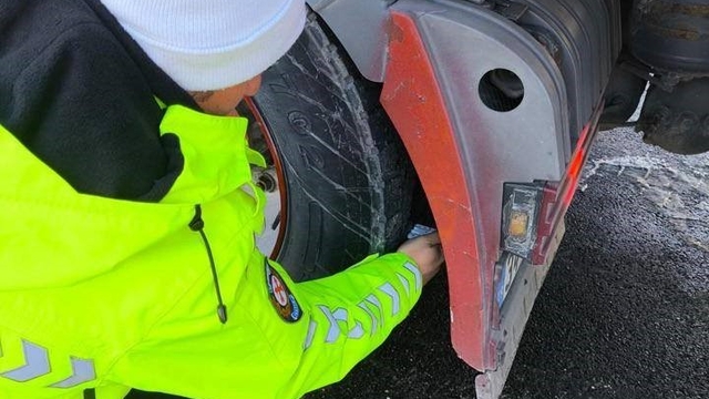 Erzincan'da zorunlu kış lastiği denetimi yapıldı
