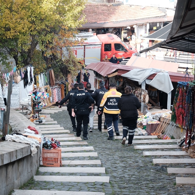 Kalede intihar girişiminde bulunan şahsı polis ikna etti