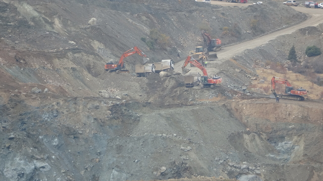 Sivas'ta göçük altında kalan şantiye müdürü aranıyor