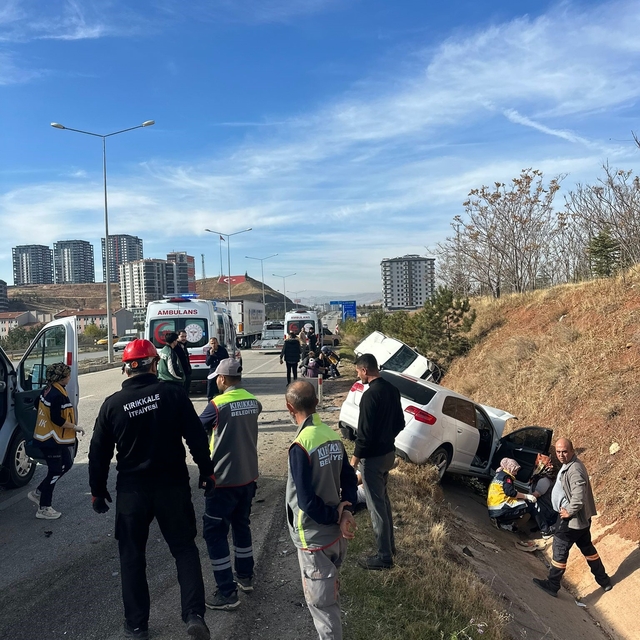 Kırıkkale'de iki otomobil çarpıştı: 8 yaralı