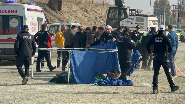 Iğdır'da çöp kamyonunun çarptığı 5 çocuk annesi öldü