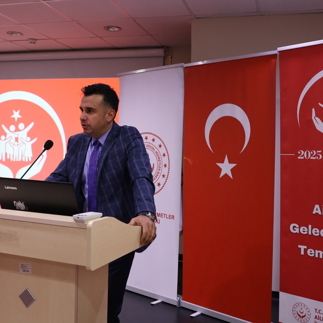 Aile eğitiminde onurlandırma yaklaşımı ele alındı