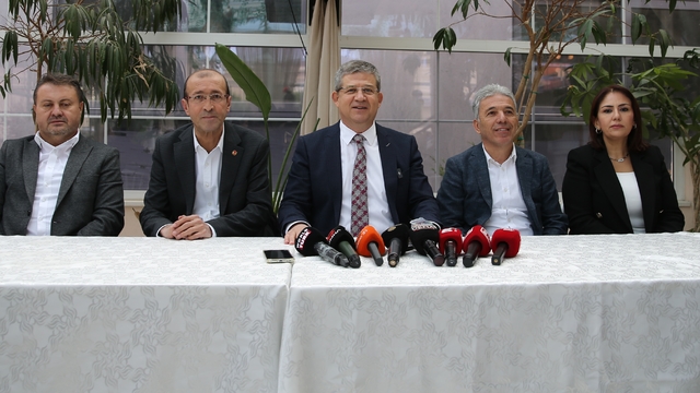 AK Parti İl Başkanlığından kentteki yatırımlarla ilgili bilgilendirme toplantısı