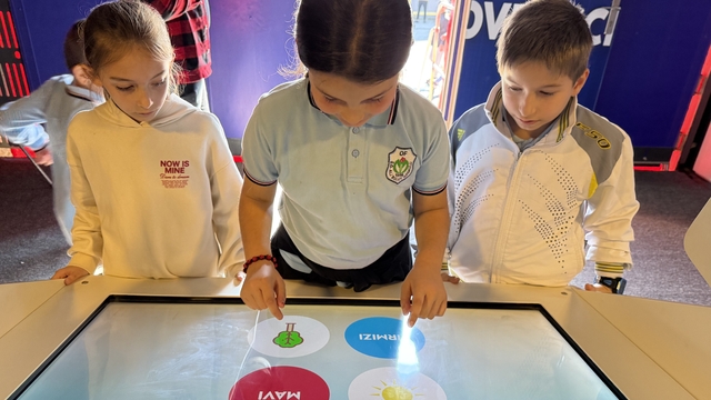 Trabzon'da "beyin konseptli" bilim tırı öğrencilerin ziyaretine açıldı